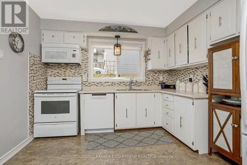 264 Mcdonald Boulevard, Halton Hills, ON - Indoor Photo Showing Kitchen With Double Sink