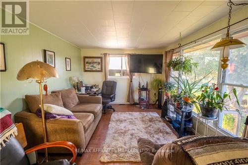 14494 County Road 18 Road, South Stormont, ON - Indoor Photo Showing Living Room