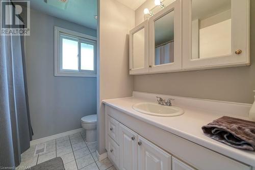 234 Park Row, Woodstock, ON - Indoor Photo Showing Bathroom