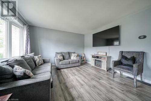 234 Park Row, Woodstock, ON - Indoor Photo Showing Living Room