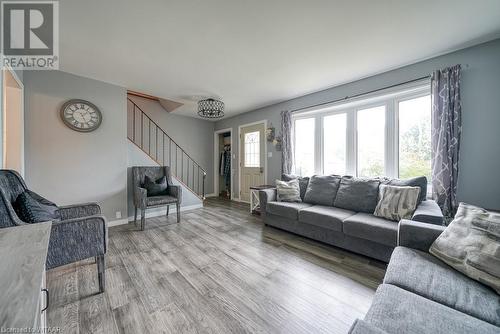 234 Park Row, Woodstock, ON - Indoor Photo Showing Living Room