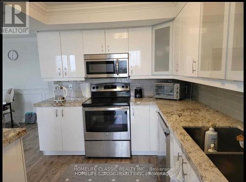 609 - 20 Harding Boulevard, Richmond Hill, ON - Indoor Photo Showing Kitchen With Stainless Steel Kitchen