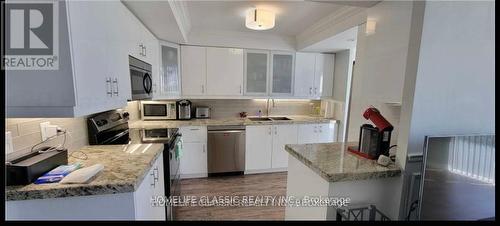 609 - 20 Harding Boulevard, Richmond Hill, ON - Indoor Photo Showing Kitchen With Stainless Steel Kitchen With Upgraded Kitchen