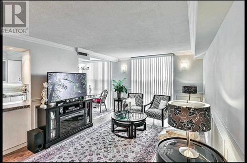 609 - 20 Harding Boulevard, Richmond Hill, ON - Indoor Photo Showing Living Room