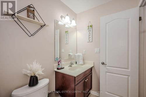 47 Vanhorne Close, Brampton, ON - Indoor Photo Showing Bathroom