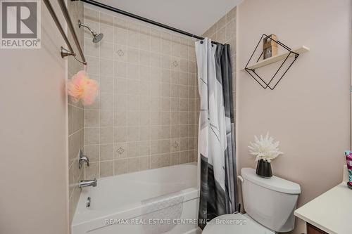 47 Vanhorne Close, Brampton, ON - Indoor Photo Showing Bathroom