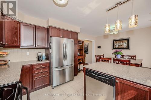 47 Vanhorne Close, Brampton, ON - Indoor Photo Showing Kitchen