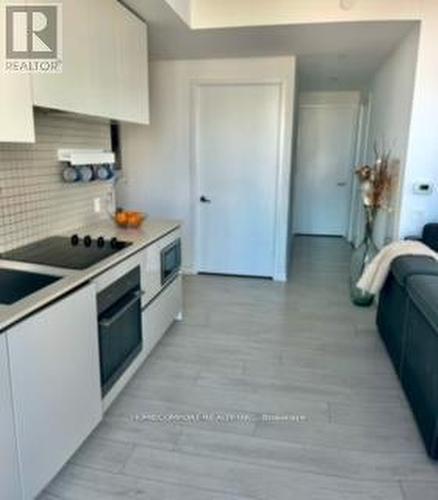 4602 - 5 Buttermill Avenue, Vaughan, ON - Indoor Photo Showing Kitchen