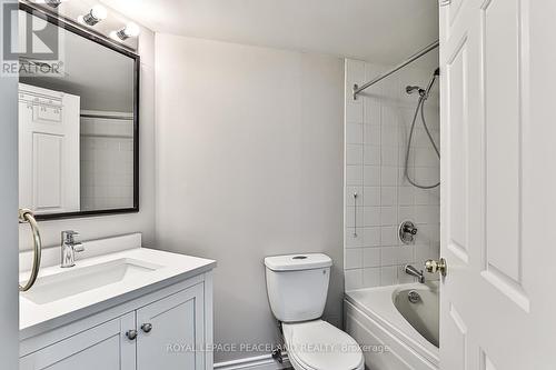 1307 - 717 Bay Street, Toronto, ON - Indoor Photo Showing Bathroom