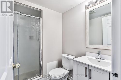 1307 - 717 Bay Street, Toronto, ON - Indoor Photo Showing Bathroom