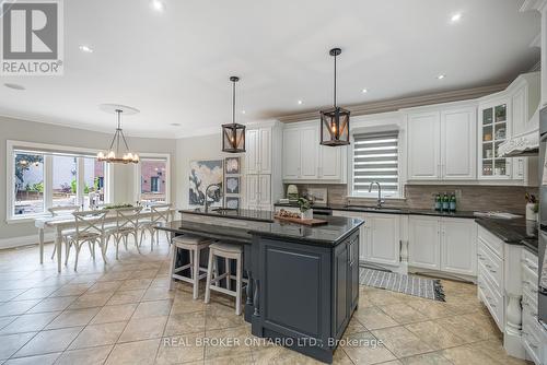 294 Sunset Beach Road, Richmond Hill, ON - Indoor Photo Showing Kitchen With Upgraded Kitchen