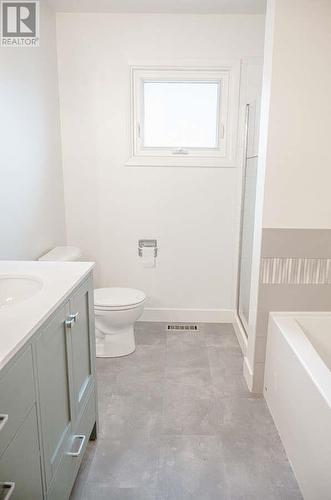 1201 2Nd Street, Invermere, BC - Indoor Photo Showing Bathroom