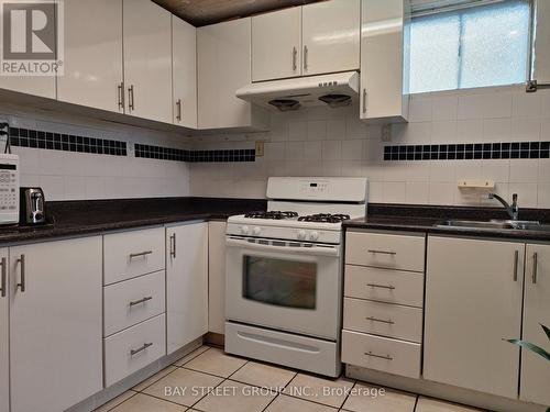 190 Santamonica Boulevard, Toronto, ON - Indoor Photo Showing Kitchen With Double Sink