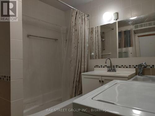 190 Santamonica Boulevard, Toronto, ON - Indoor Photo Showing Laundry Room