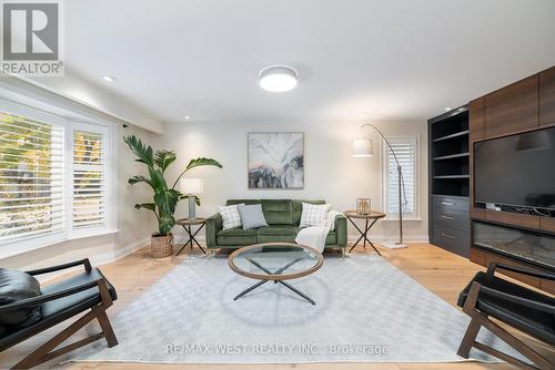 2366 Devon Road, Oakville, ON - Indoor Photo Showing Living Room