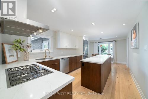 2366 Devon Road, Oakville, ON - Indoor Photo Showing Kitchen With Upgraded Kitchen