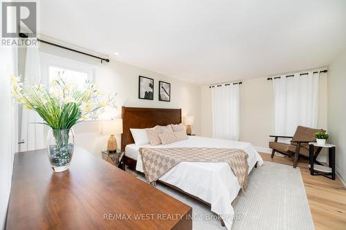 2366 Devon Road, Oakville, ON - Indoor Photo Showing Bedroom