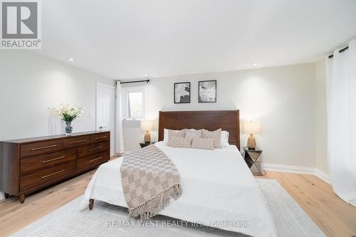 2366 Devon Road, Oakville, ON - Indoor Photo Showing Bedroom