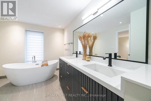 2366 Devon Road, Oakville, ON - Indoor Photo Showing Bathroom