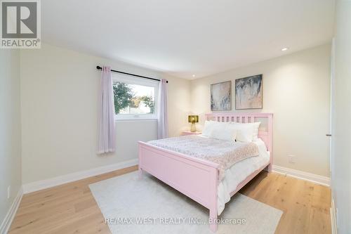 2366 Devon Road, Oakville, ON - Indoor Photo Showing Bedroom