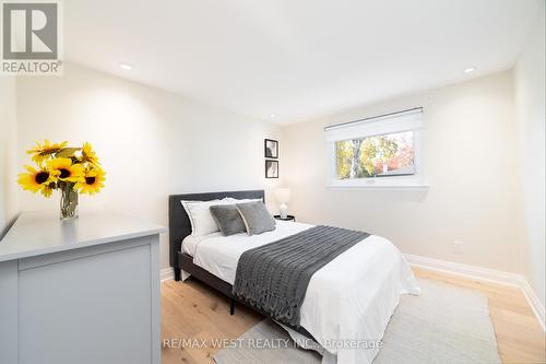 2366 Devon Road, Oakville, ON - Indoor Photo Showing Bedroom