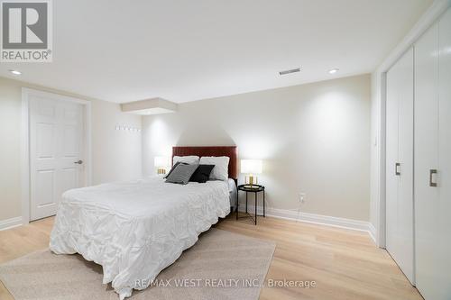 2366 Devon Road, Oakville, ON - Indoor Photo Showing Bedroom