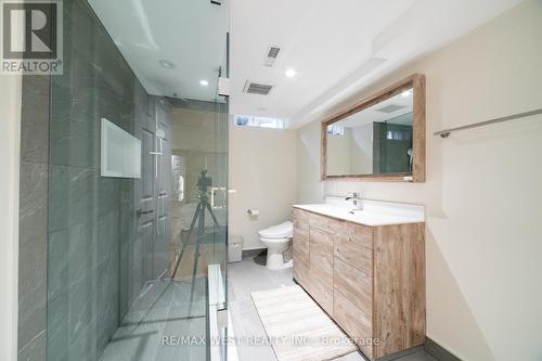 2366 Devon Road, Oakville, ON - Indoor Photo Showing Bathroom