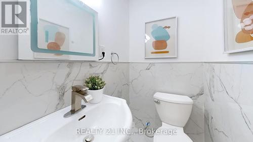 92 King Edward Avenue, Toronto, ON - Indoor Photo Showing Bathroom