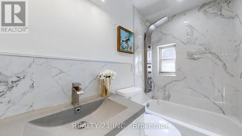 92 King Edward Avenue, Toronto, ON -  Photo Showing Bathroom