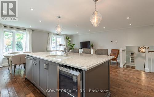 249 Cheltenham Road, Burlington, ON - Indoor Photo Showing Kitchen With Upgraded Kitchen