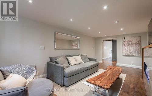 249 Cheltenham Road, Burlington, ON - Indoor Photo Showing Living Room