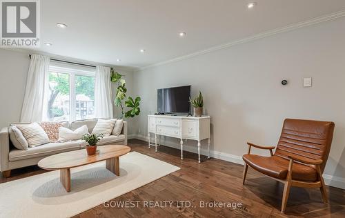 249 Cheltenham Road, Burlington, ON - Indoor Photo Showing Living Room