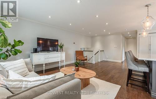 249 Cheltenham Road, Burlington, ON - Indoor Photo Showing Living Room