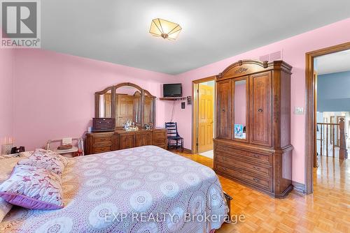 7737 Mount Carmel Boulevard, Niagara Falls, ON - Indoor Photo Showing Bedroom