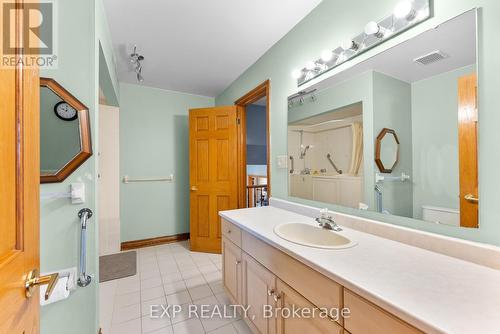 7737 Mount Carmel Boulevard, Niagara Falls, ON - Indoor Photo Showing Bathroom