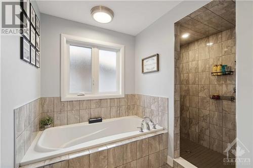 223 Station Trail, Russell, ON - Indoor Photo Showing Bathroom