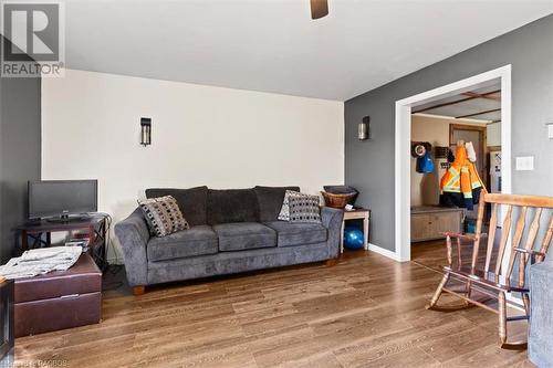 103701 Southgate Road 10, Southgate, ON - Indoor Photo Showing Living Room