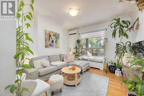 689 Dovercourt Road, Toronto, ON - Indoor Photo Showing Living Room