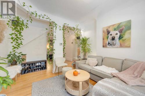 689 Dovercourt Road, Toronto, ON - Indoor Photo Showing Living Room