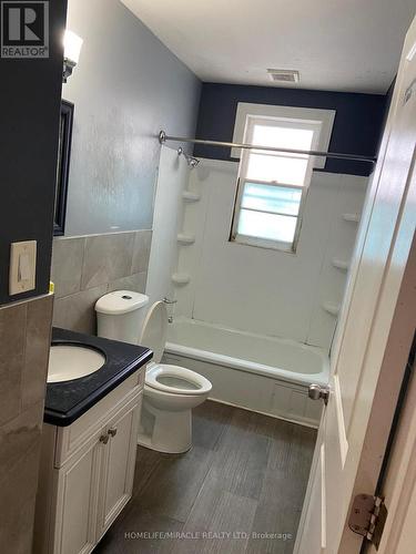 91 Wellington Street W, Barrie, ON - Indoor Photo Showing Bathroom