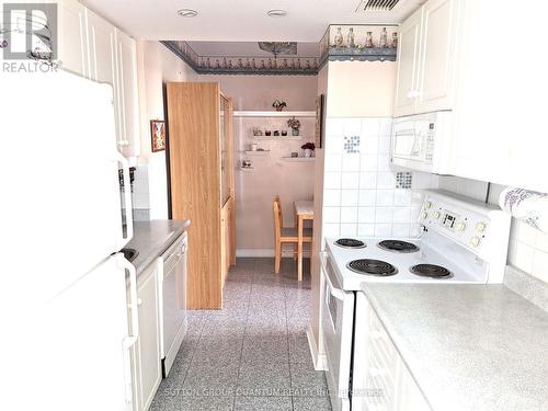 2318 - 1333 Bloor Street E, Mississauga, ON - Indoor Photo Showing Kitchen