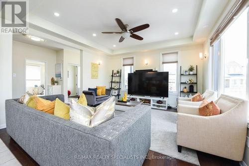 463 Dymott Avenue, Milton, ON - Indoor Photo Showing Living Room