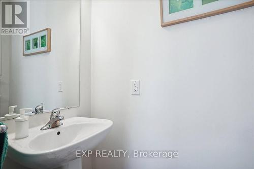 1429 Sycamore Gardens, Milton, ON - Indoor Photo Showing Bathroom