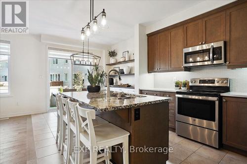 1429 Sycamore Gardens, Milton, ON - Indoor Photo Showing Kitchen With Upgraded Kitchen