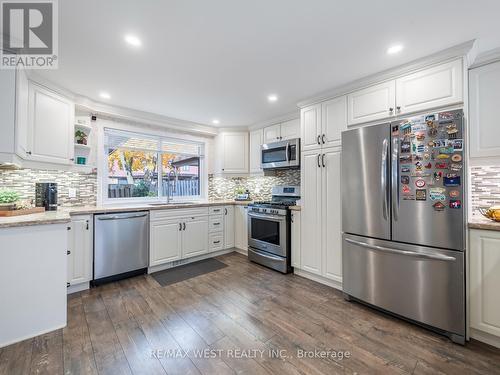 C - 150 Kingswood Drive, Kitchener, ON - Indoor Photo Showing Kitchen With Upgraded Kitchen