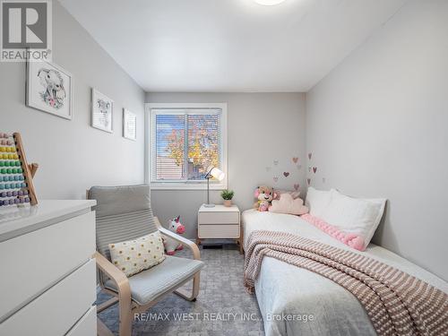 C - 150 Kingswood Drive, Kitchener, ON - Indoor Photo Showing Bedroom