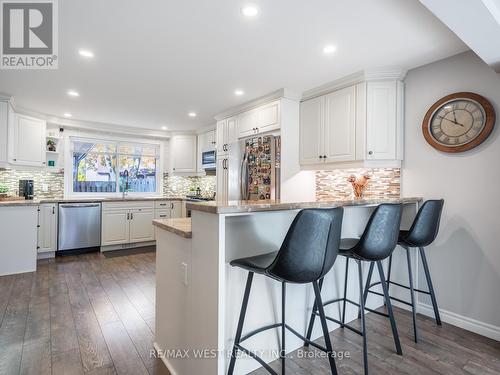 C - 150 Kingswood Drive, Kitchener, ON - Indoor Photo Showing Kitchen With Upgraded Kitchen