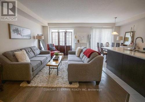 130 Munro Circle, Brantford, ON - Indoor Photo Showing Living Room