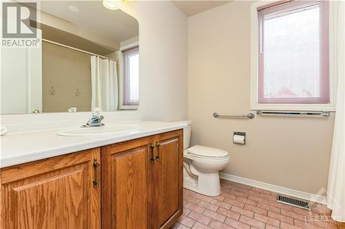 1815 Hunters Run Drive, Ottawa, ON - Indoor Photo Showing Bathroom