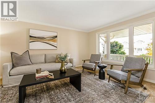 1815 Hunters Run Drive, Ottawa, ON - Indoor Photo Showing Living Room